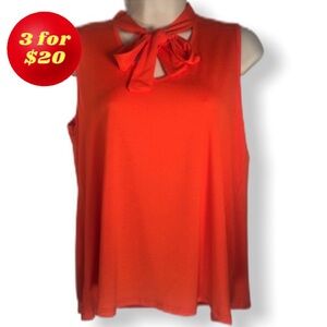 NWOT Must Have Tie Front Top